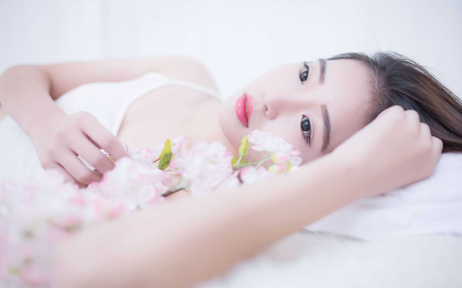 重庆一小镇现“刀片民宿”  最窄处仅56厘米